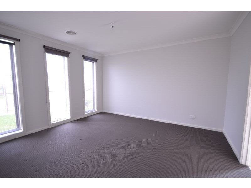 29 Dan Morgan Drive, Cranbourne East VIC 3977
