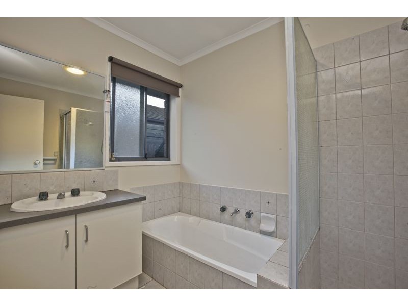 8 Craigton Court, Cranbourne North VIC 3977