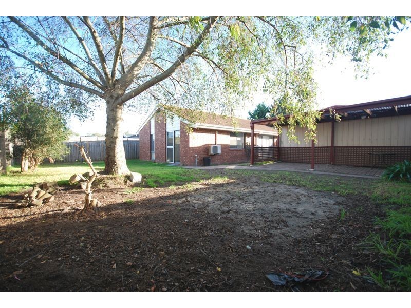 8 Craigton Court, Cranbourne North VIC 3977