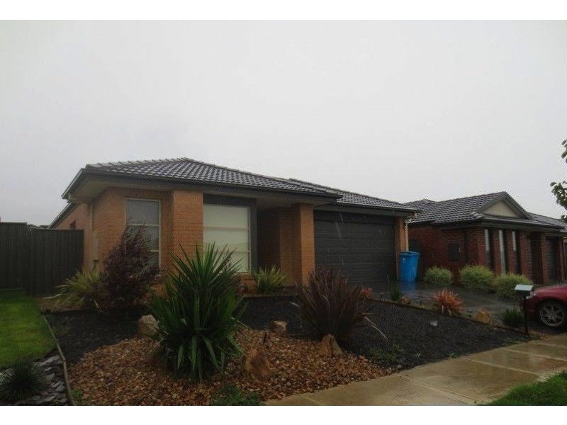 48 Abrus Circuit, Cranbourne North VIC 3977