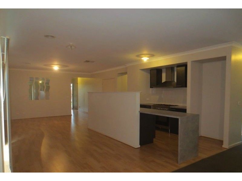 48 Abrus Circuit, Cranbourne North VIC 3977