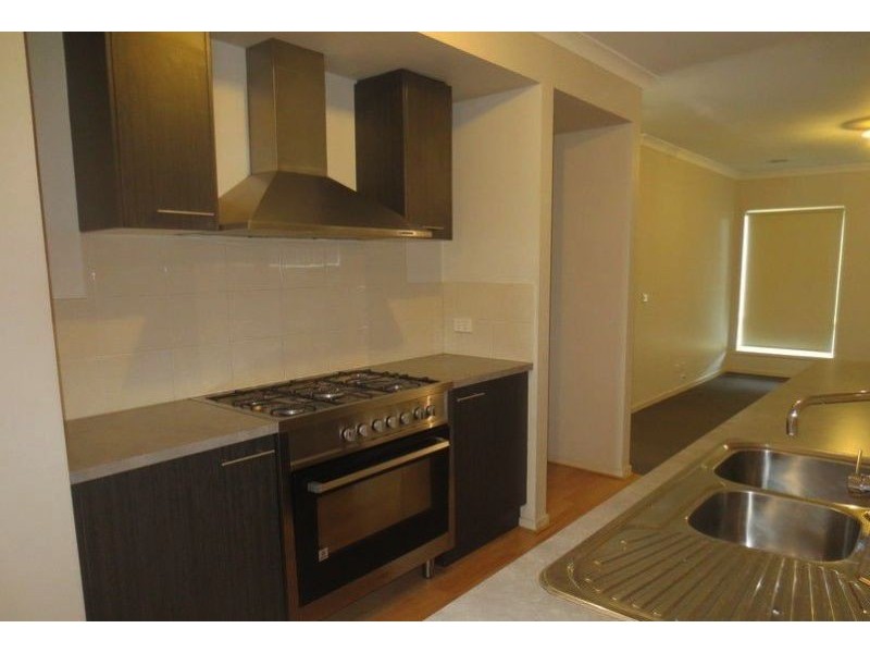 48 Abrus Circuit, Cranbourne North VIC 3977