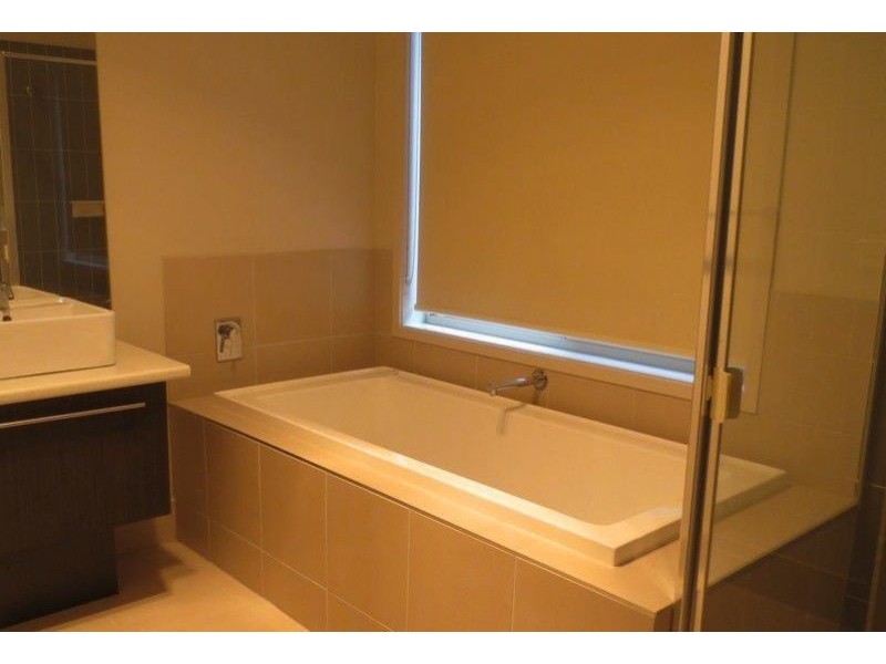 48 Abrus Circuit, Cranbourne North VIC 3977