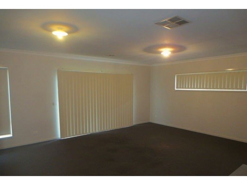 48 Abrus Circuit, Cranbourne North VIC 3977