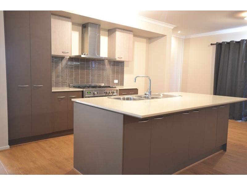 8 Palomino Avenue, Clyde VIC 3978