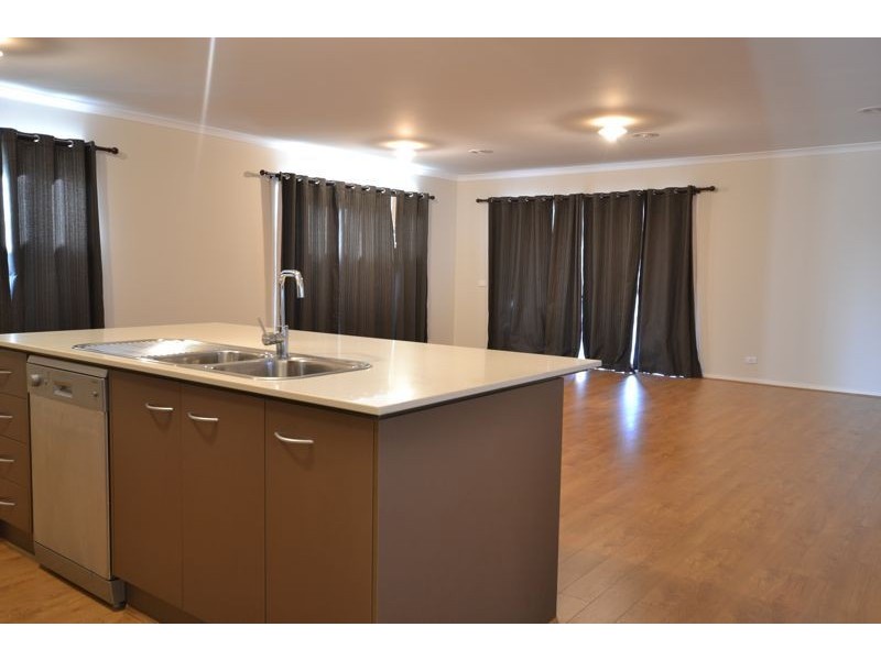 8 Palomino Avenue, Clyde VIC 3978