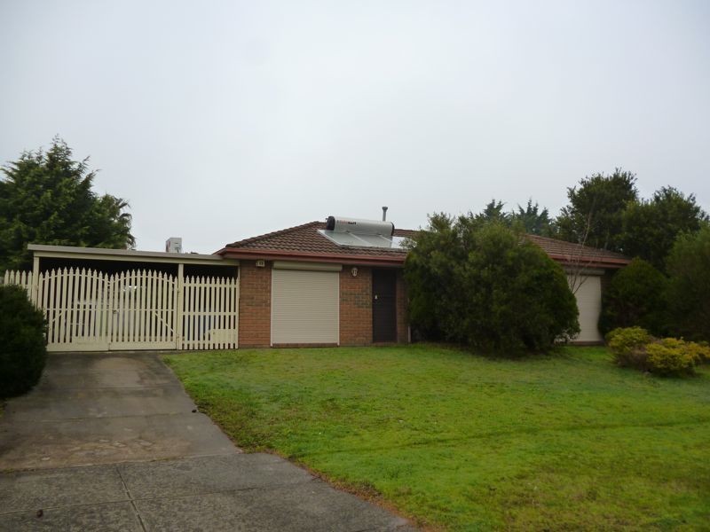 6 Maltravers Crescent, Cranbourne North VIC 3977