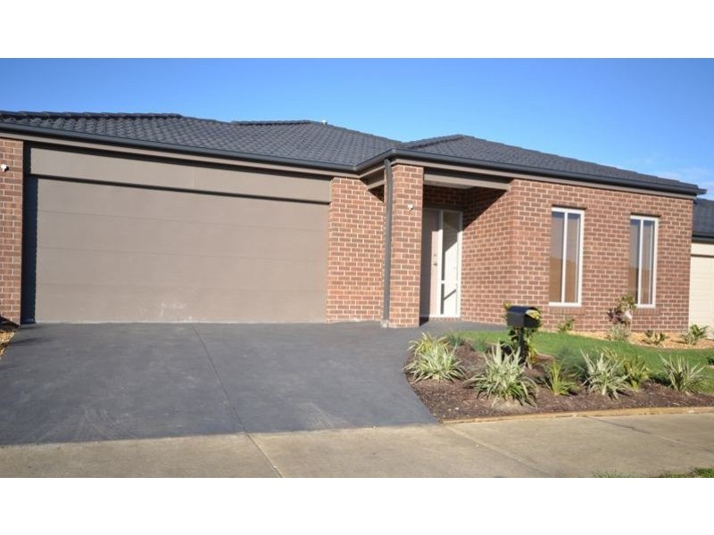 8 Palomino Avenue, Cranbourne East VIC 3977