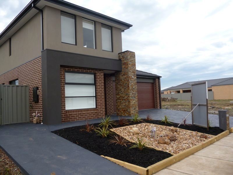 4 Pedigree Grove, Cranbourne East VIC 3977