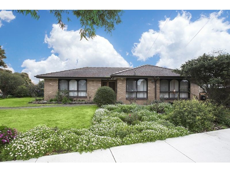 17 Dearing Avenue, Cranbourne VIC 3977