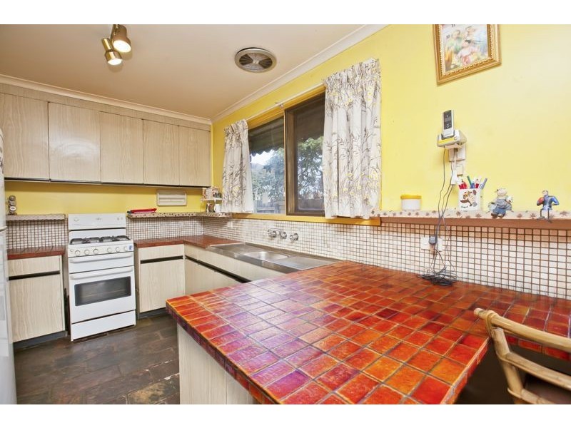 17 Dearing Avenue, Cranbourne VIC 3977