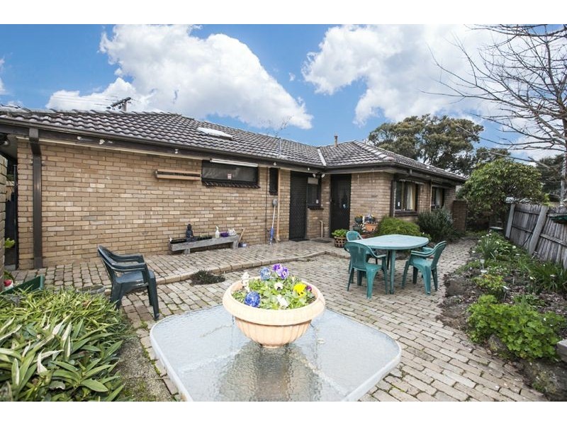 17 Dearing Avenue, Cranbourne VIC 3977