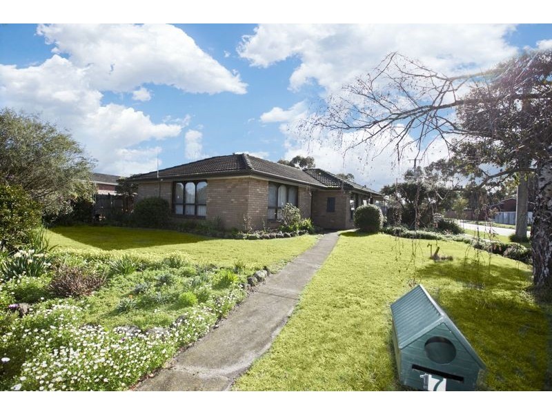 17 Dearing Avenue, Cranbourne VIC 3977