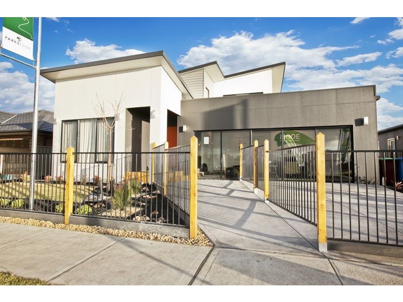 36 Prendergast Avenue, Cranbourne East VIC 3977