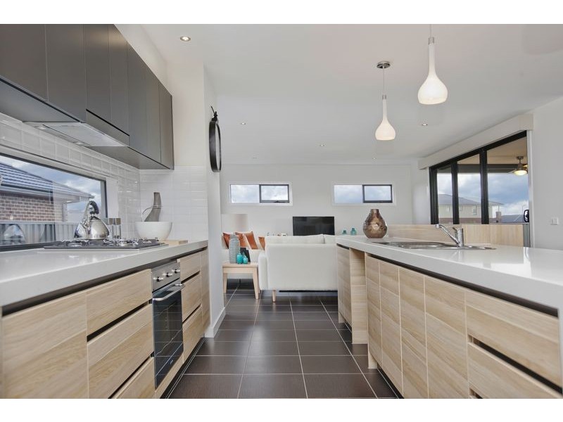 36 Prendergast Avenue, Cranbourne East VIC 3977