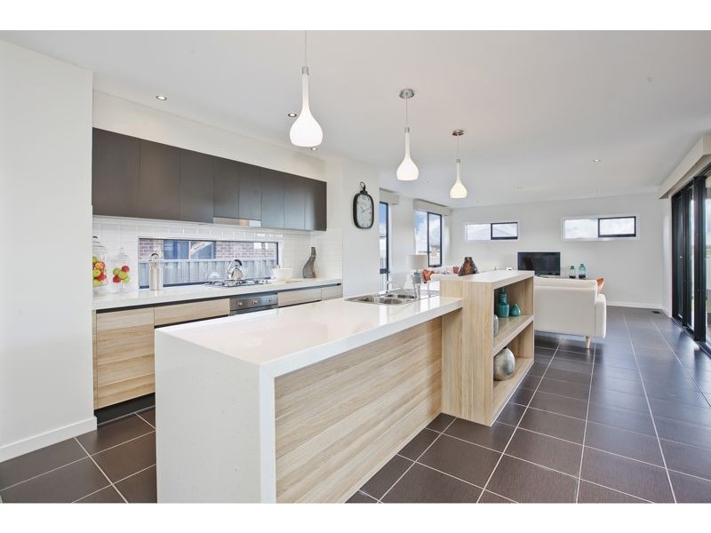 36 Prendergast Avenue, Cranbourne East VIC 3977