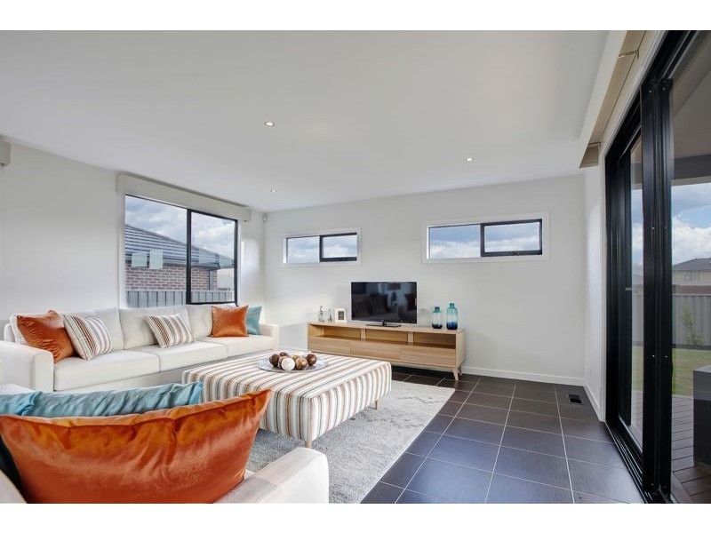 36 Prendergast Avenue, Cranbourne East VIC 3977