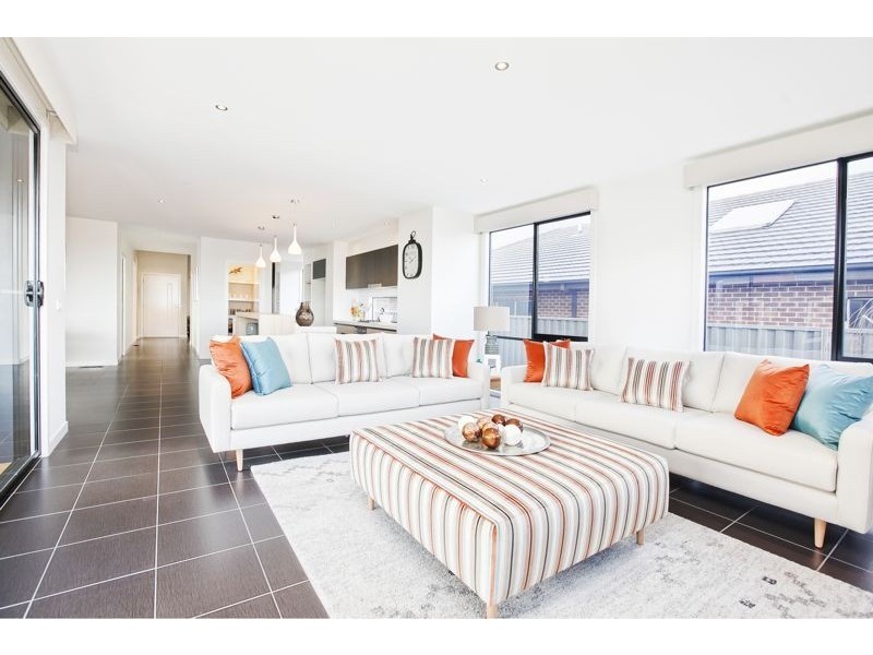 36 Prendergast Avenue, Cranbourne East VIC 3977