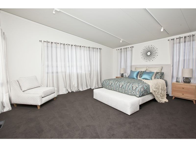 36 Prendergast Avenue, Cranbourne East VIC 3977