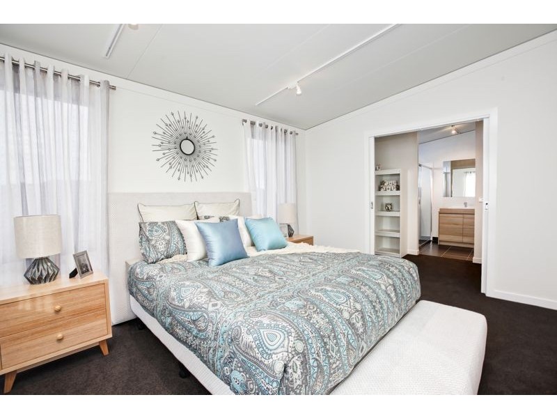 36 Prendergast Avenue, Cranbourne East VIC 3977