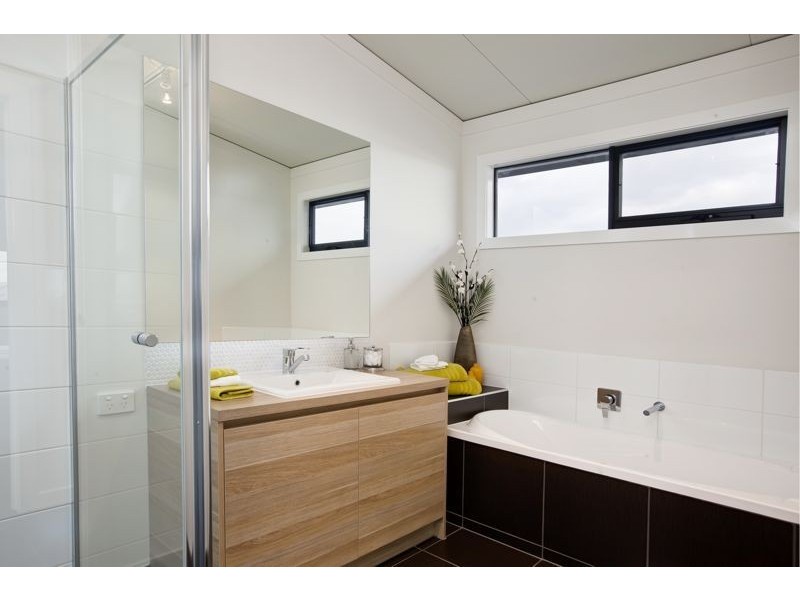 36 Prendergast Avenue, Cranbourne East VIC 3977