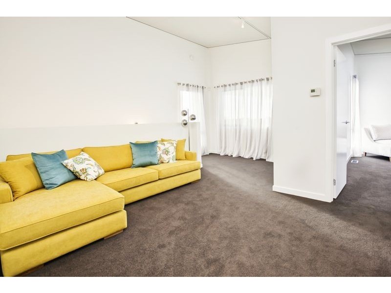 36 Prendergast Avenue, Cranbourne East VIC 3977