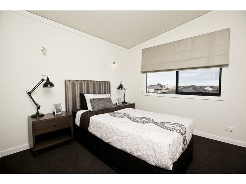 36 Prendergast Avenue, Cranbourne East VIC 3977