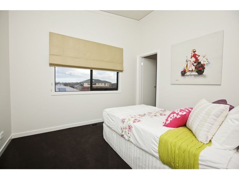 36 Prendergast Avenue, Cranbourne East VIC 3977