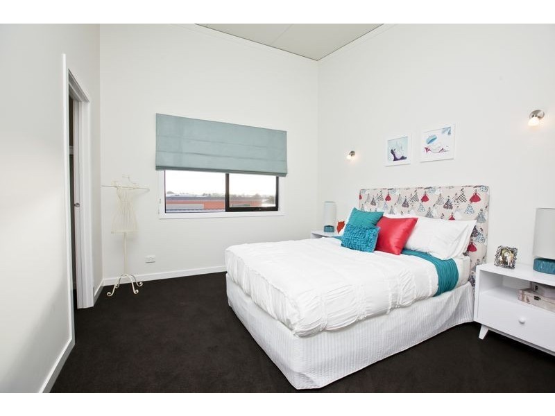 36 Prendergast Avenue, Cranbourne East VIC 3977