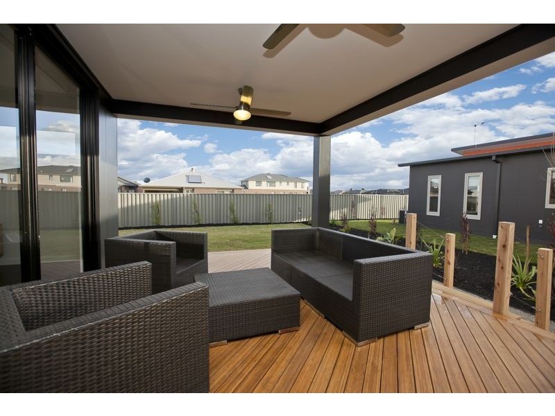 36 Prendergast Avenue, Cranbourne East VIC 3977