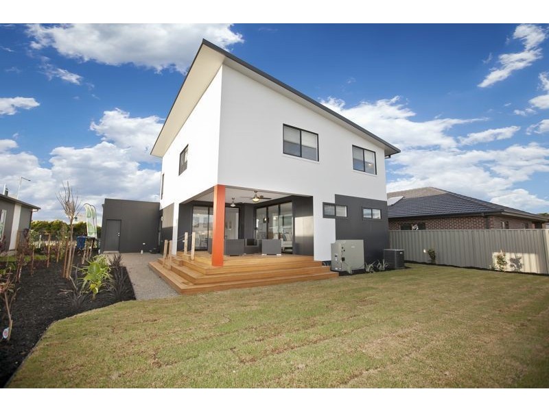 36 Prendergast Avenue, Cranbourne East VIC 3977