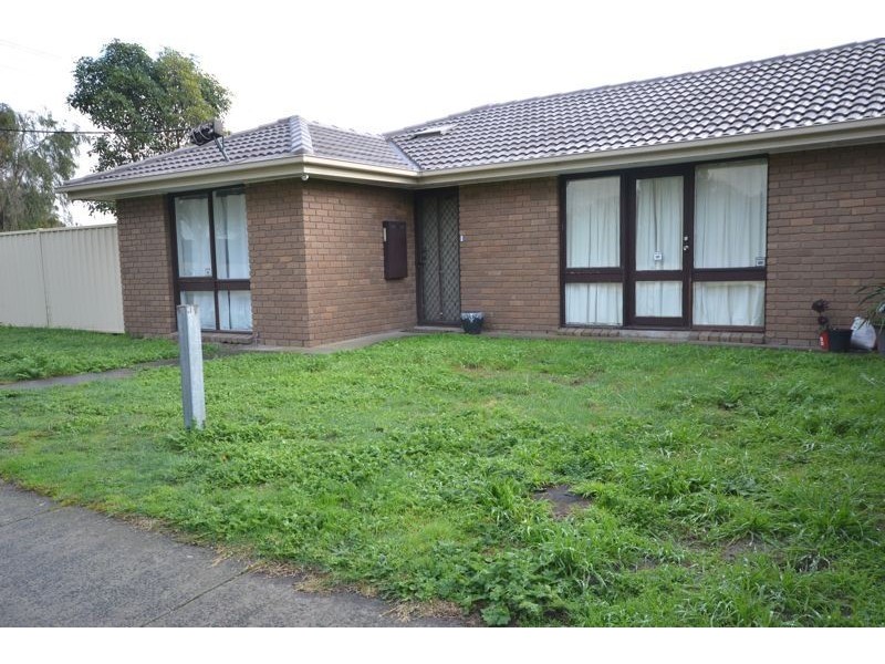 1/2 Fairfield Street, Cranbourne VIC 3977