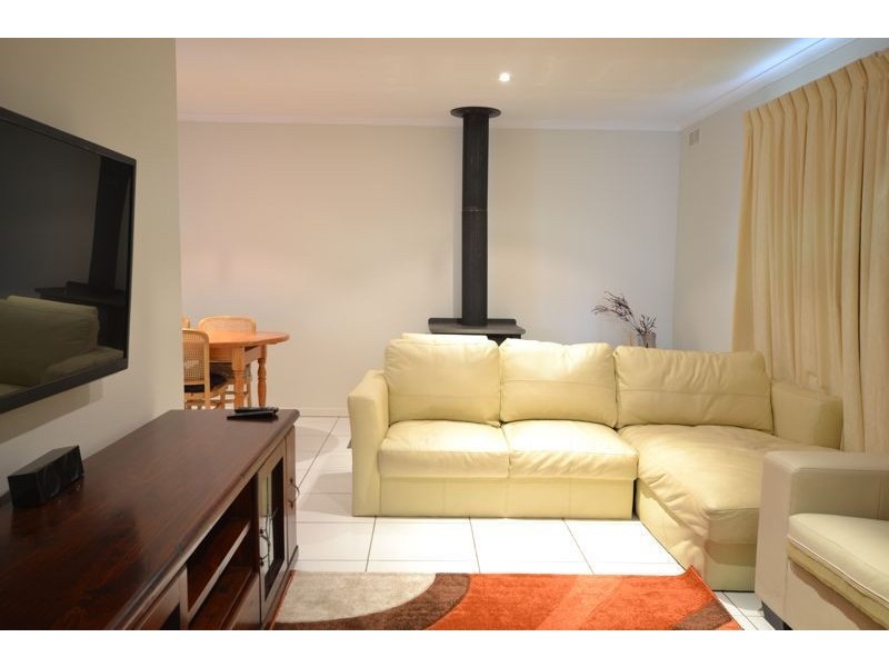 1/2 Fairfield Street, Cranbourne VIC 3977