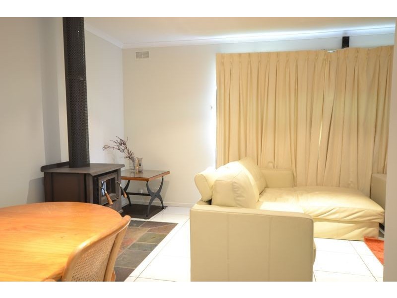 1/2 Fairfield Street, Cranbourne VIC 3977