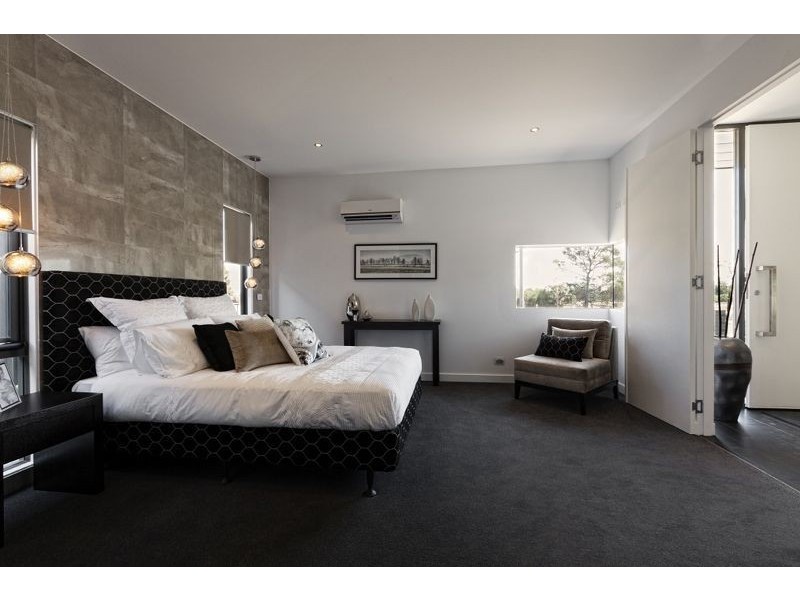 7 Fortuna Cresent, Cranbourne West VIC 3977