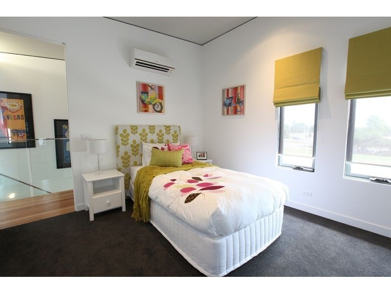 7 Fortuna Cresent, Cranbourne West VIC 3977