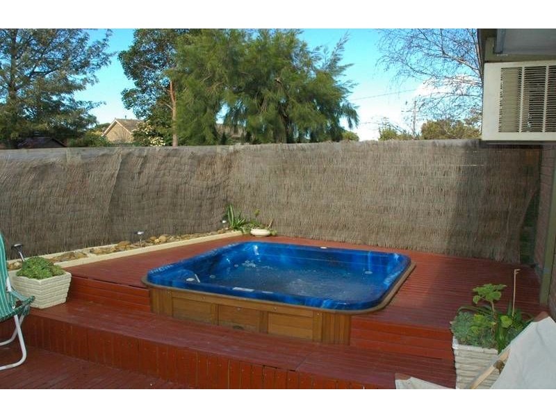 1 Thomas Crescent, Cranbourne VIC 3977