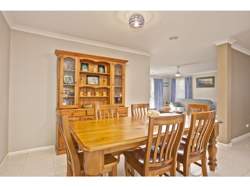 6 Dorset Court, Cranbourne North VIC 3977