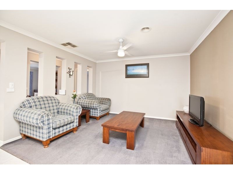 6 Dorset Court, Cranbourne North VIC 3977