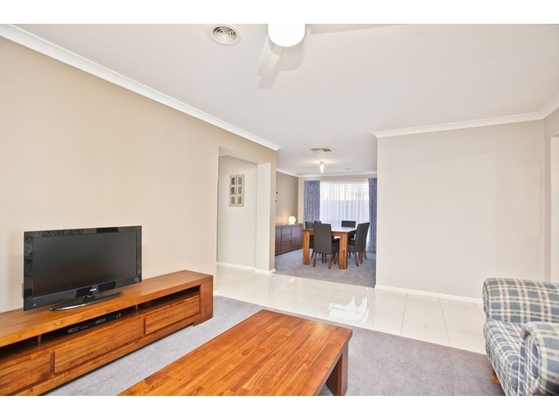 6 Dorset Court, Cranbourne North VIC 3977