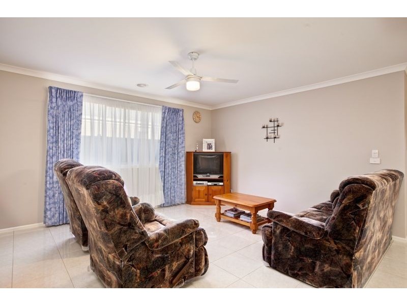 6 Dorset Court, Cranbourne North VIC 3977