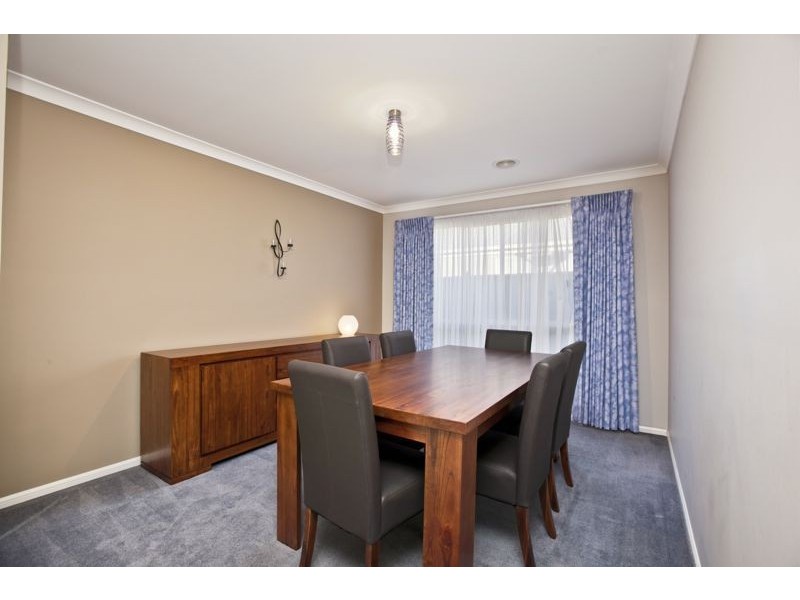 6 Dorset Court, Cranbourne North VIC 3977