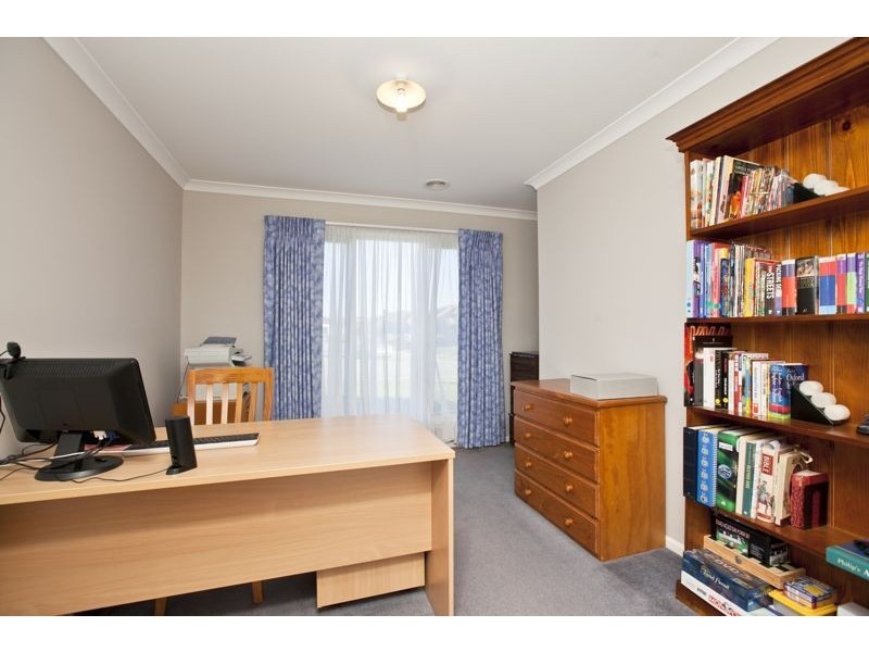 6 Dorset Court, Cranbourne North VIC 3977