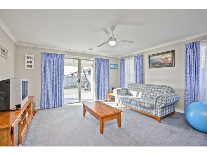 6 Dorset Court, Cranbourne North VIC 3977