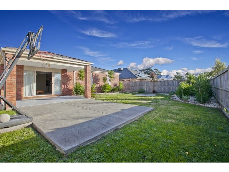 6 Dorset Court, Cranbourne North VIC 3977
