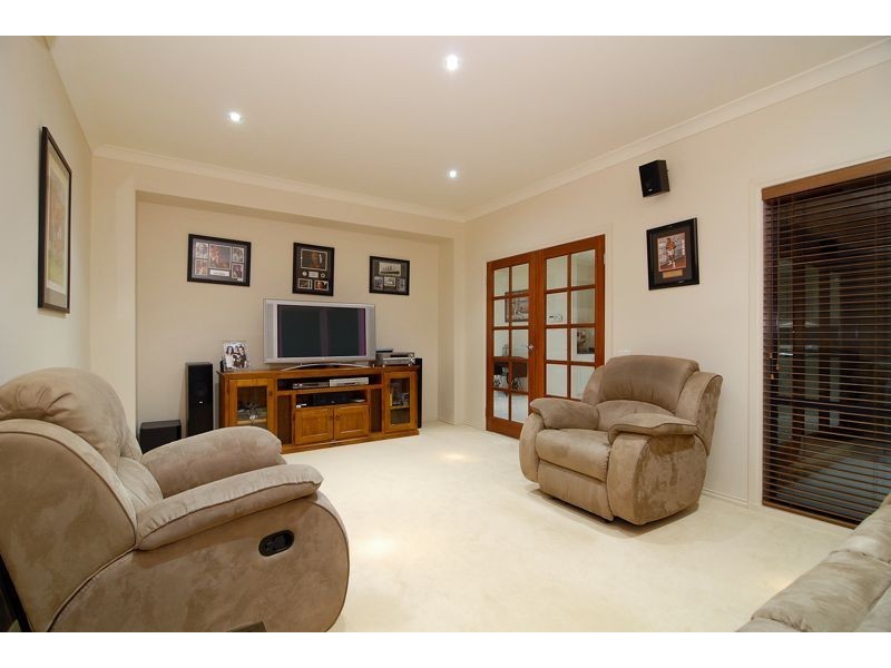 10 Tusmore Grove, Cranbourne North VIC 3977