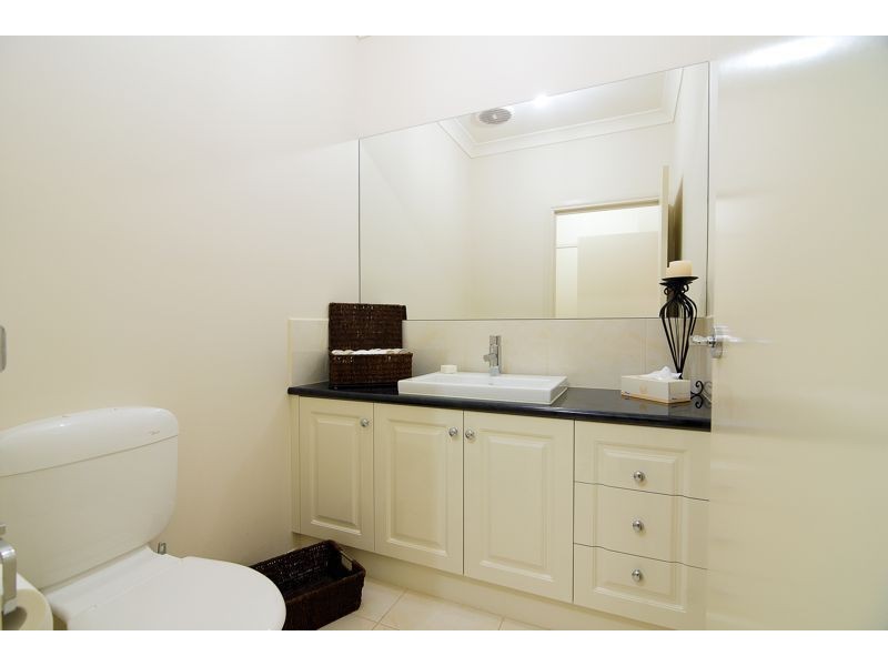 10 Tusmore Grove, Cranbourne North VIC 3977