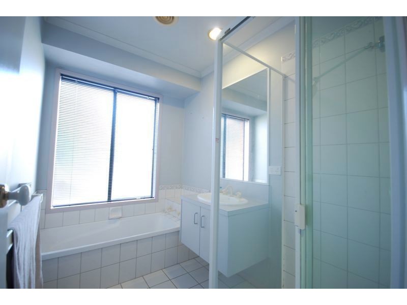 2 Fishburn Place, Cranbourne West VIC 3977