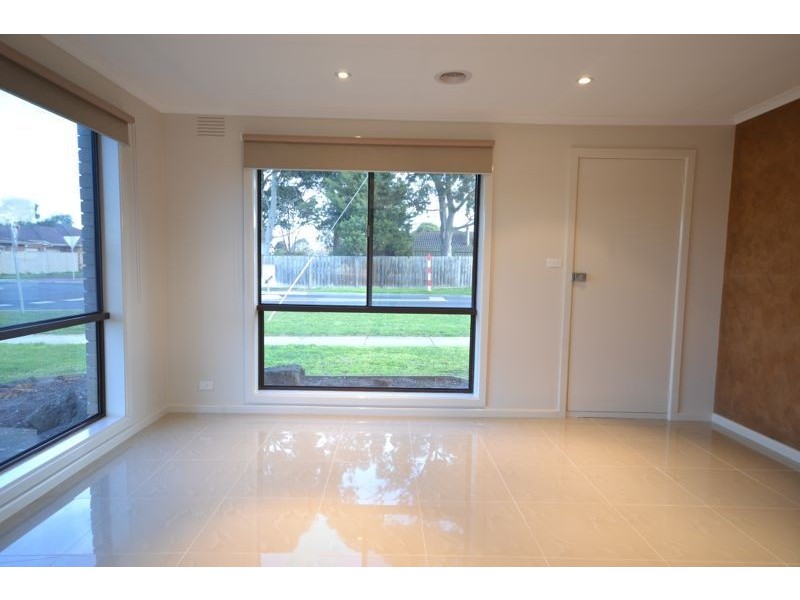 1/1 Fairfield Street, Cranbourne VIC 3977