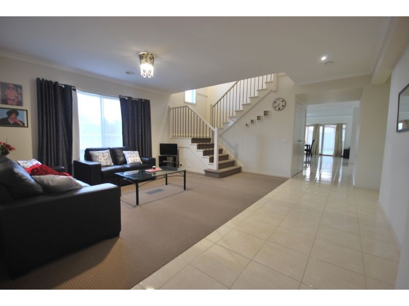 1 Bushranger Boulevard, Cranbourne East VIC 3977